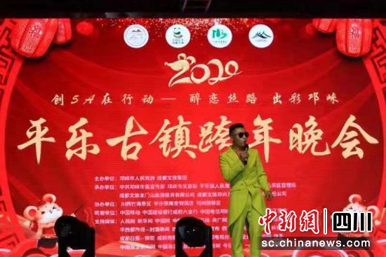 歌手正在演唱。